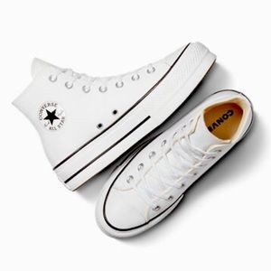 Chuck Taylor All Star Lift Platform
Size 7.5
WOMEN'S HIGH TOP SHOE